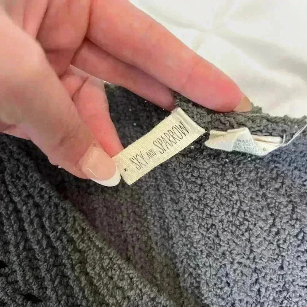 gray cropped sweater - Picture 3 of 4